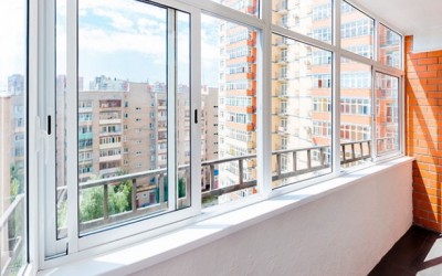 Холодное остекление в жилом доме
